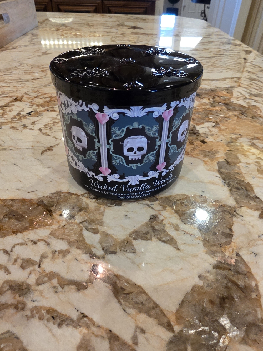 New Bath & Body Works Wicked Vanilla Woods Skull Three Wick Candle Nwt
